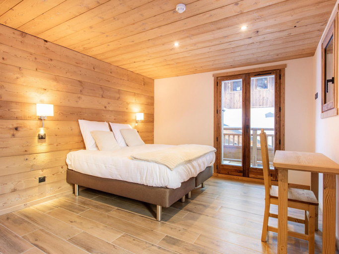 Others 5, Vanoise Chalet in Prime Location, Savoie