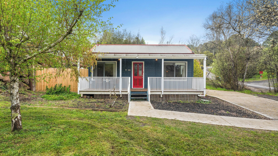 Exterior & Views 2, Gray Chalet in Daylesford, Hepburn - East