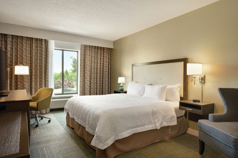 Bedroom 3, Hampton Inn Reading/Wyomissing, Berks