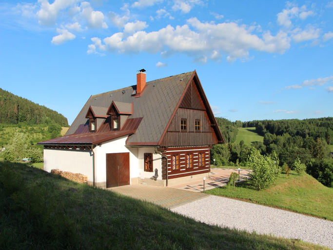 Others 3, Stupna Holiday Home with Garden, Trutnov
