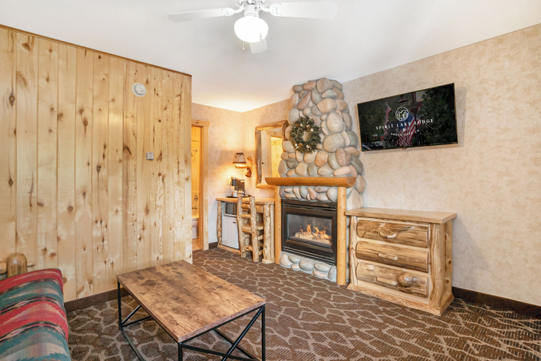 Others 5, Spirit Lake Lodge, Grand