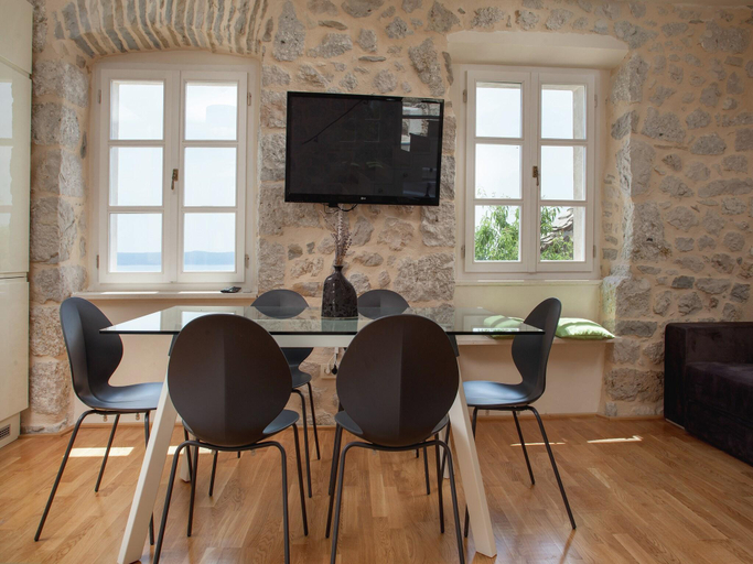 Others 5, Villa in Podgora with Pool near Beach, Podgora