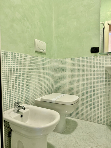 Bathroom 4, Porto Sole by Wonderful Italy, Imperia