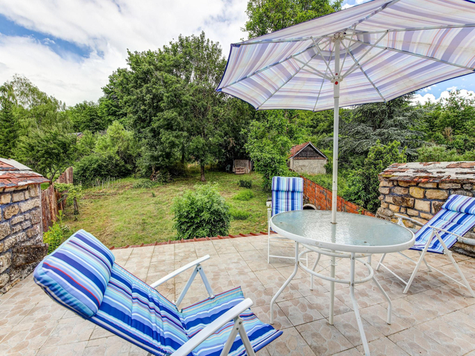 Others 4, Traditional Holiday Home in Brinon sur Beuvron, Nièvre