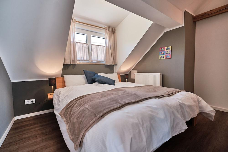Bedroom 2, Turmhotel zum Erasmus, Kelheim