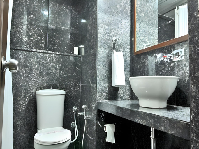 Bathroom 3, Hotel The Westend, Ahmadabad
