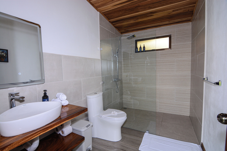 Bathroom 4, Nambi Monteverde, Puntarenas