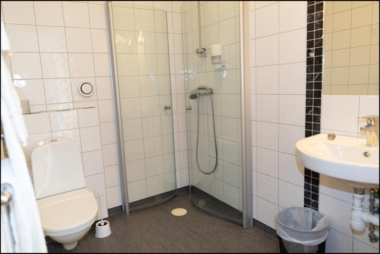 Bathroom 3, Varbergs GK Östra Hotell, Varberg