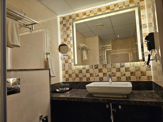Bathroom 3, Quality Inn Rockwell Grand, Bangalore Rural