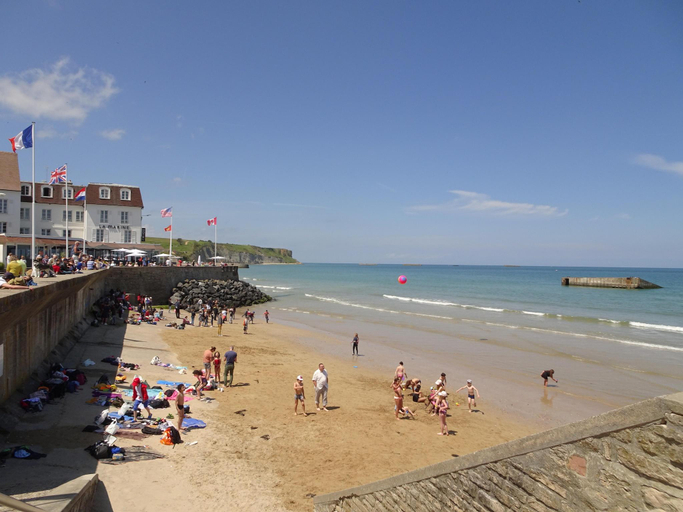 4, Apartment by Sandy Beach in Arromanches, Calvados