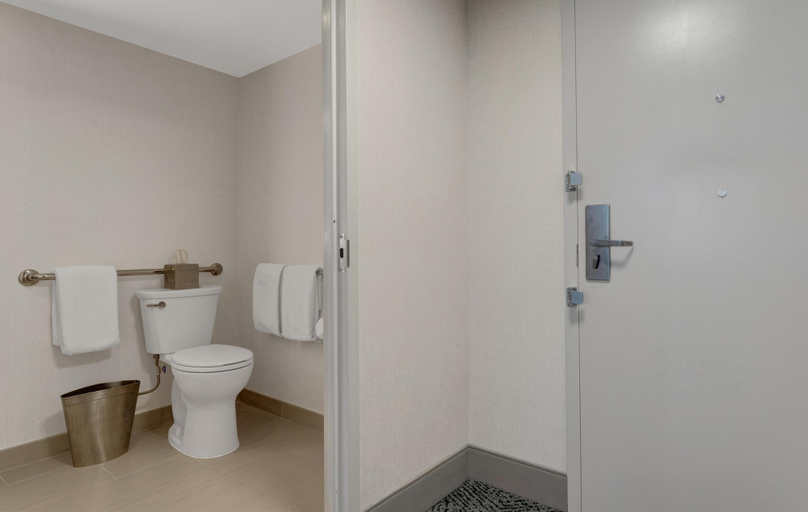 Bathroom 4, Hilton Arlington National Landing, Arlington