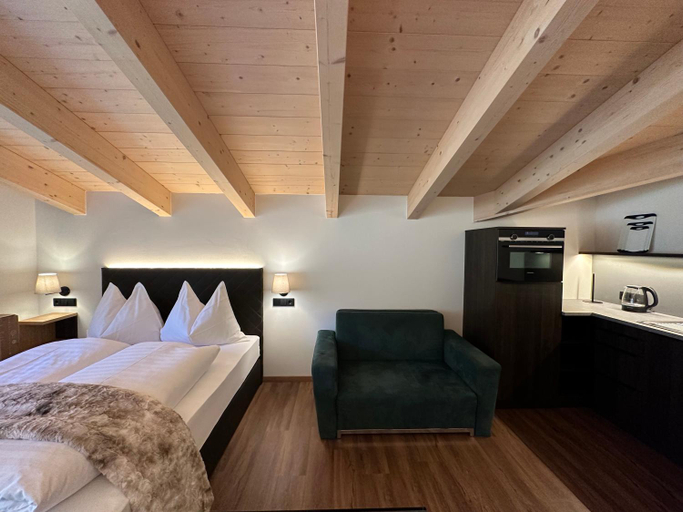 Bedroom 3, Pension Dorferwirt, Zell am See