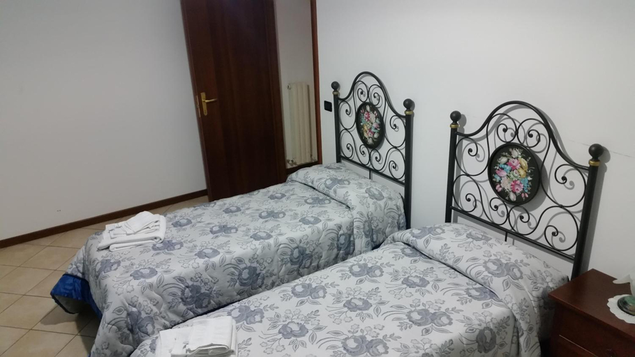 Bedroom 2, Agriturismo Stovali Da Lustrinu, Perugia