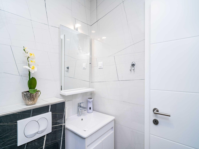 Bathroom 2, Apartment  Rooms Papa - Premium Double or Twin Room with Balcony and Partial Sea View Soba 2, Župa Dubrovačka