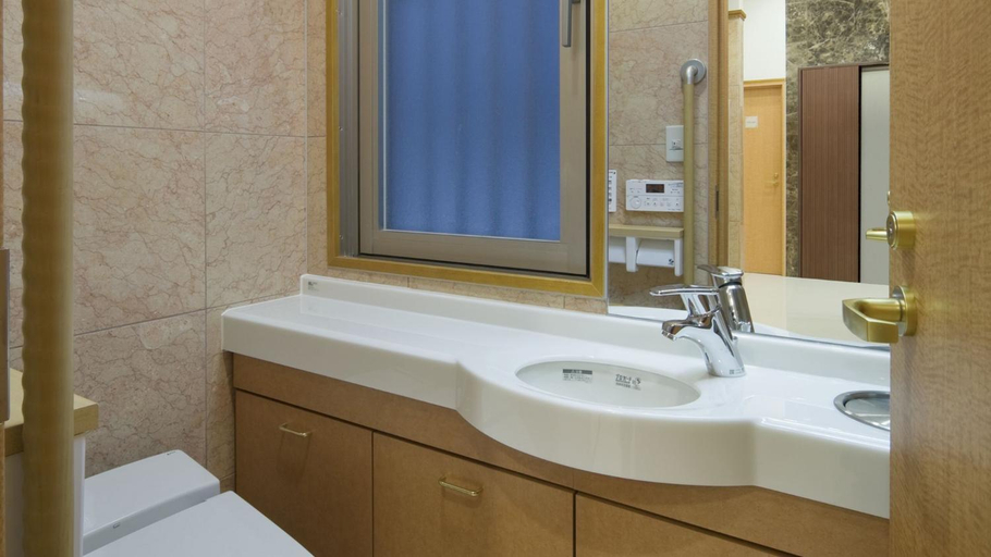 Bathroom 4, Toyoko Inn Yokohama Tsurumi-eki Higashi-guchi, Yokohama