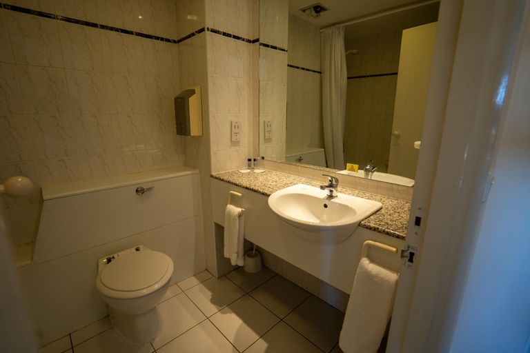 Bathroom 3, Innbelfast, Belfast