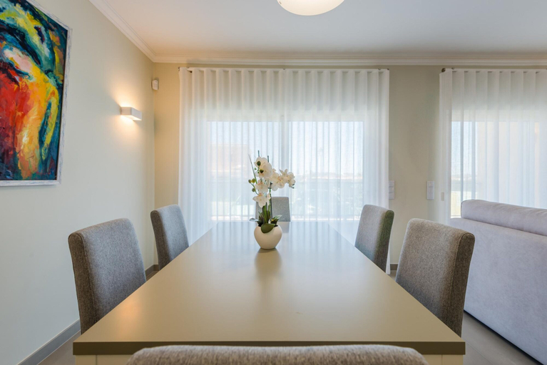 Room 5, Casa Estrella at Bayview Village, Lagos