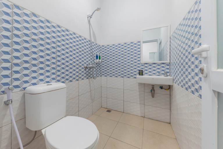 Bathroom 4, UrbanView Hotel 3m Syariah, Bandung
