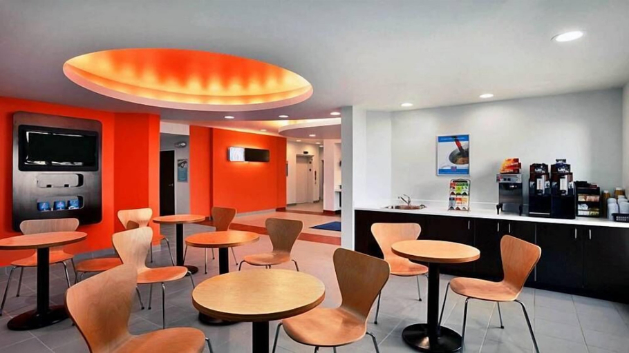 Food & Drinks 5, Motel 6 Swift Current Sk, Division No. 8