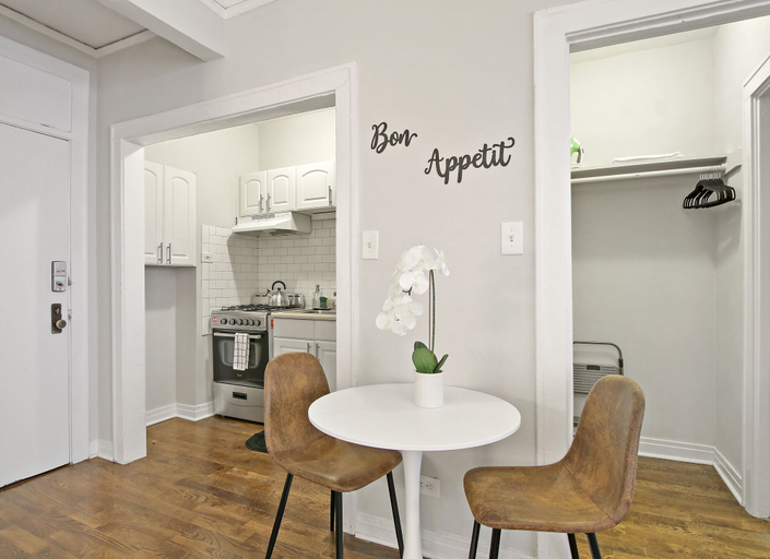 Others 3, Studio Apt - Dorchester 203, Cook