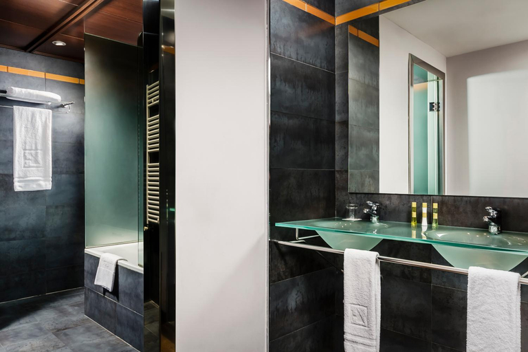 Bathroom 5, Eurostars Reina Felicia, Huesca