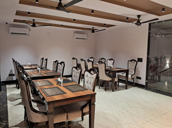 Food & Drinks 2, EMERALD SUITES, Gautam Buddha Nagar
