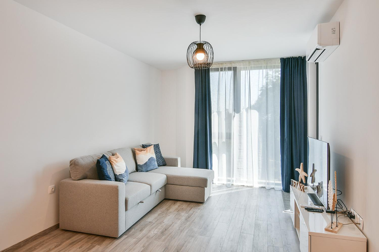Others 3, Free parking flats with WIFI and pool, Varna