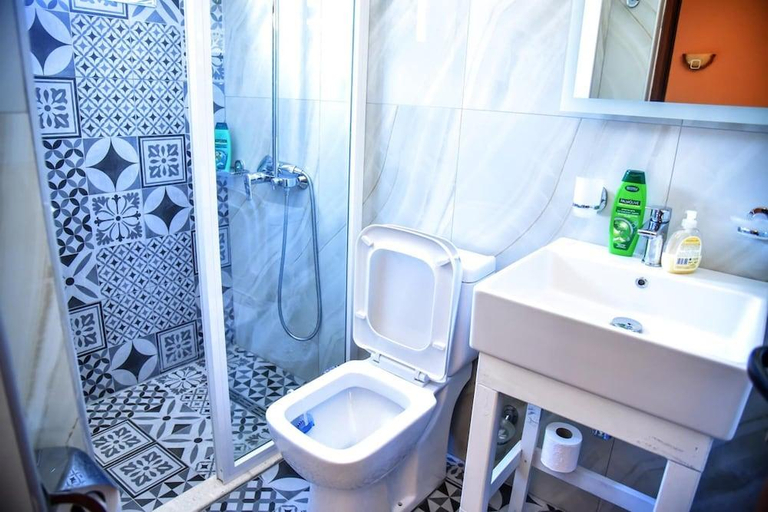 Bathroom 4, Cajupi, Gjirokastrës
