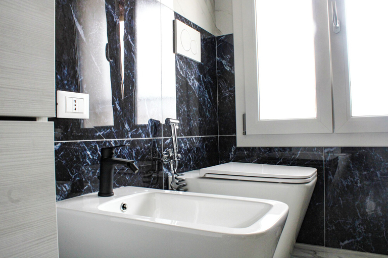 Bathroom 5, La rosa dei Pepoli, Bologna