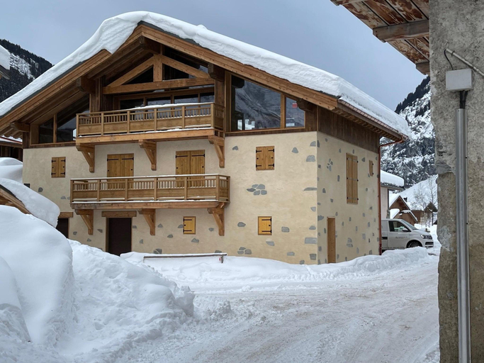 Exterior & Views