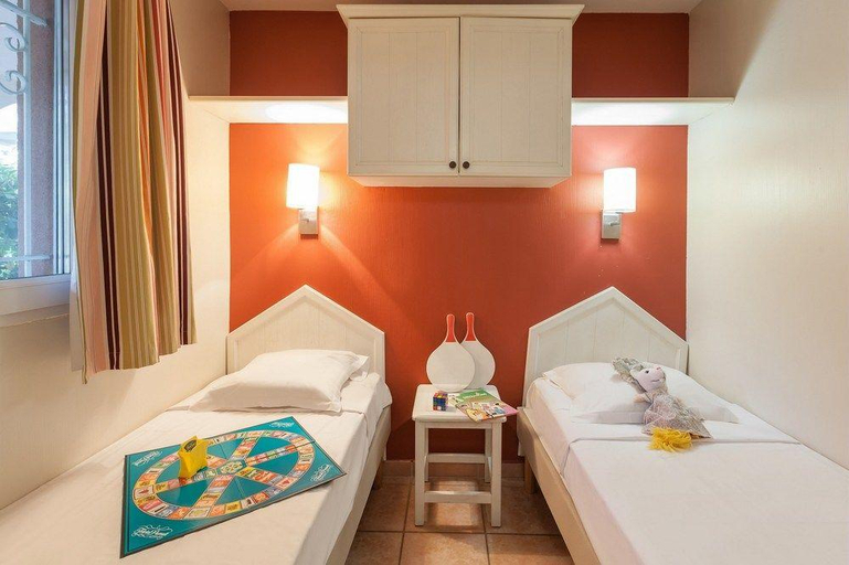 Bedroom 2, Residence Pierre & Vacances La Pinede, Var
