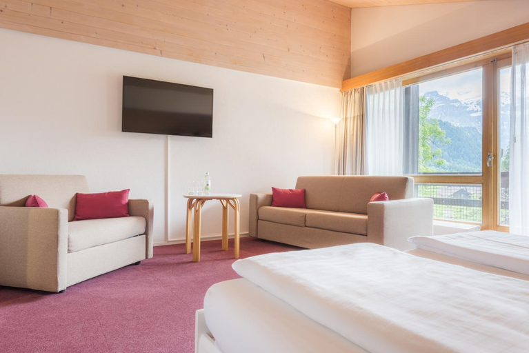 Bedroom 2, Hotel Kreuz Lenk, Obersimmental