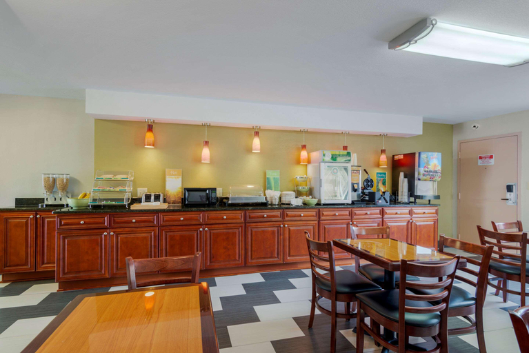 Food & Drinks 5, Quality Inn Acworth North, Cobb