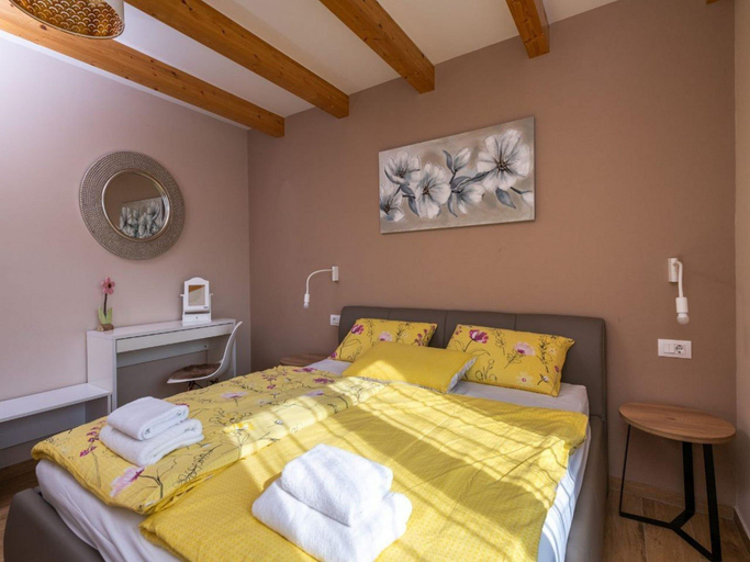 Bedroom 2, Villa Porto by Istrian Beaches, Marčana