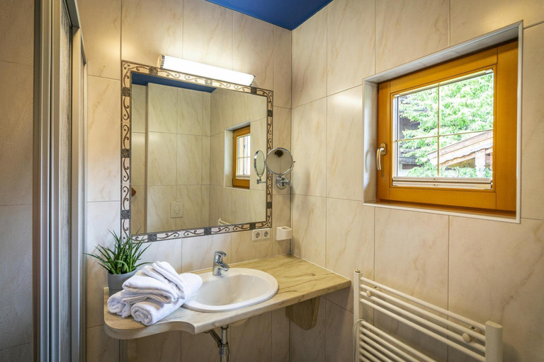 Bathroom 3, Chalet in Fugen near Spieljochbahn Lift, Schwaz