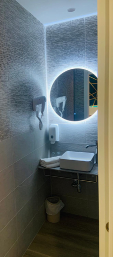 Bathroom 3, Hostal Abadia, Madrid