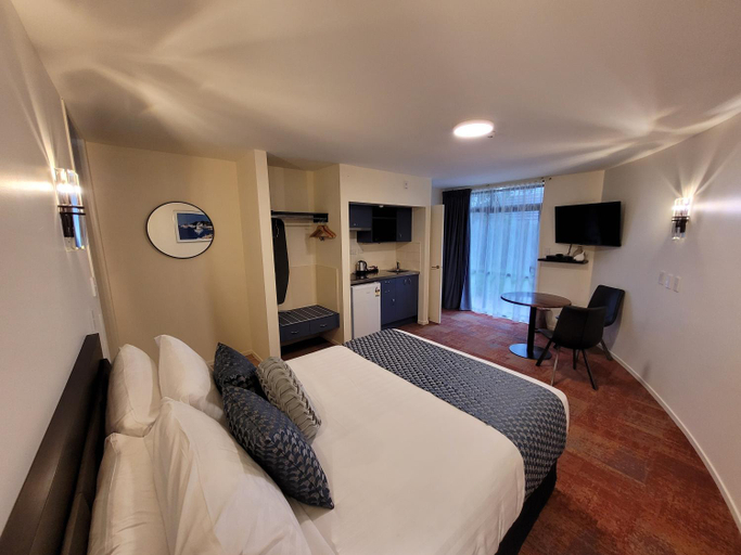 Bedroom 2, City of Sails Motel, Waitakere