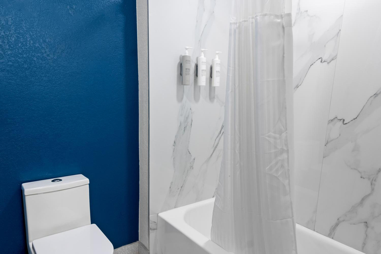 Bathroom 4, Spark by Hilton Wichita Falls, Wichita