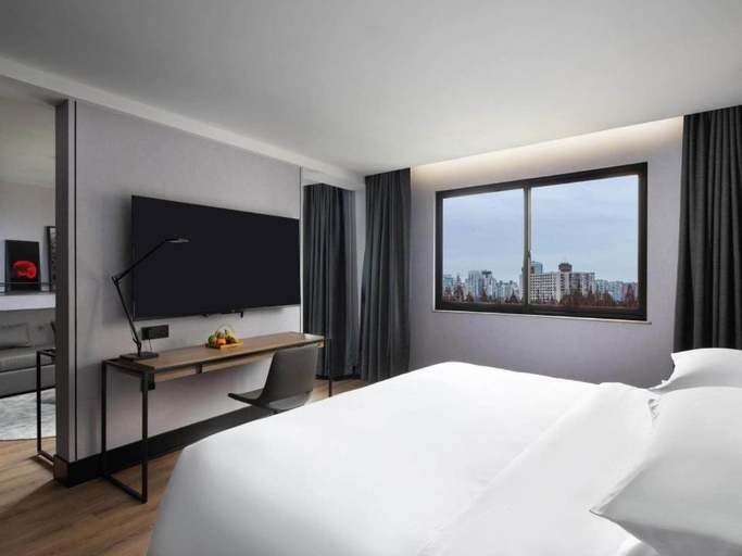 Bedroom 2, Radisson RED Shanghai Wujiaochang Hotel, Shanghai