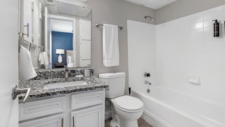 Bathroom 4, Landing South San Antonio, Bexar