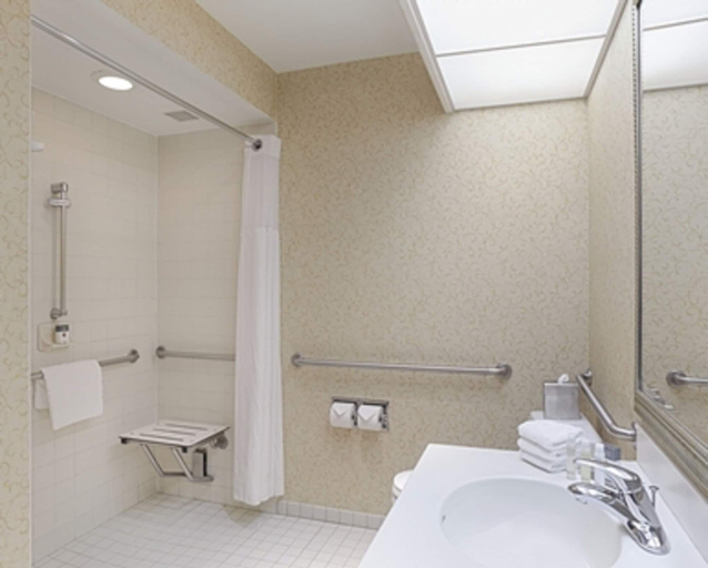 Bathroom 5, DoubleTree by Hilton Ontario Airport, San Bernardino