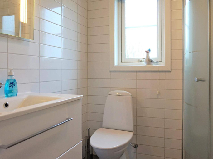 Bathroom 4, Seaside Serenity in Mollosund-By Traum, Orust
