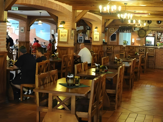 Food & Drinks 2, Country Saloon Bela, Žilina
