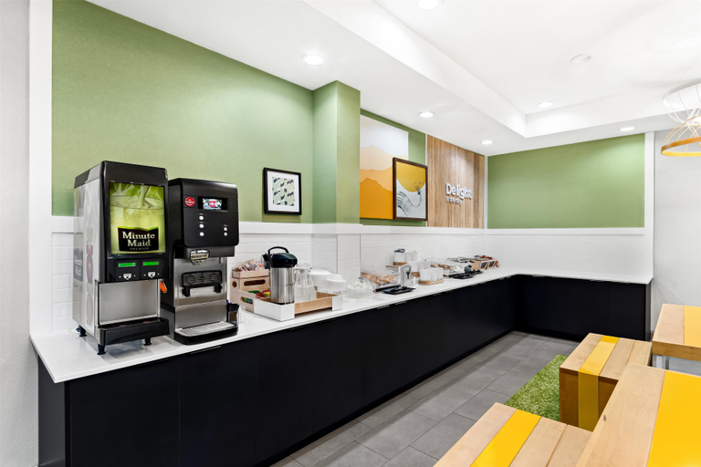 Food & Drinks, Spark by Hilton Panama City Beach, Bay