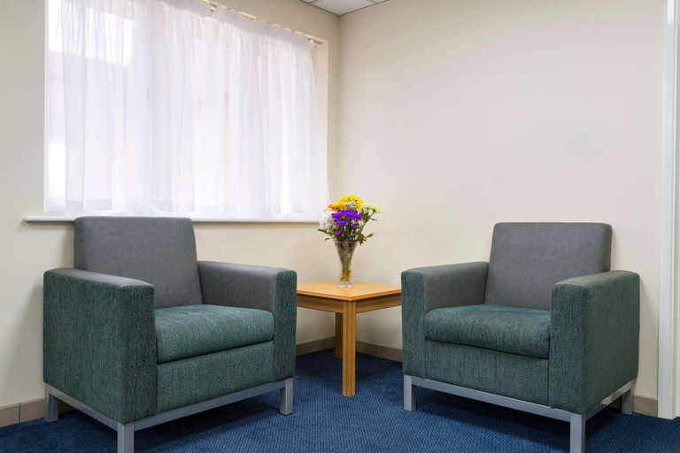 Public Area 2, Days Inn by Wyndham Sutton Scotney South, Hampshire