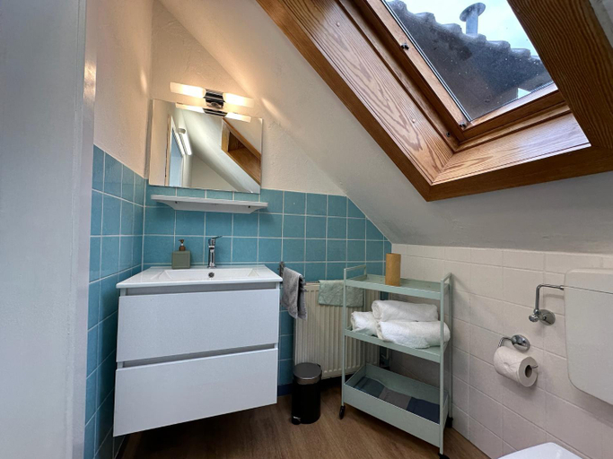 Bathroom 2, Cleo Apartments, Kassel
