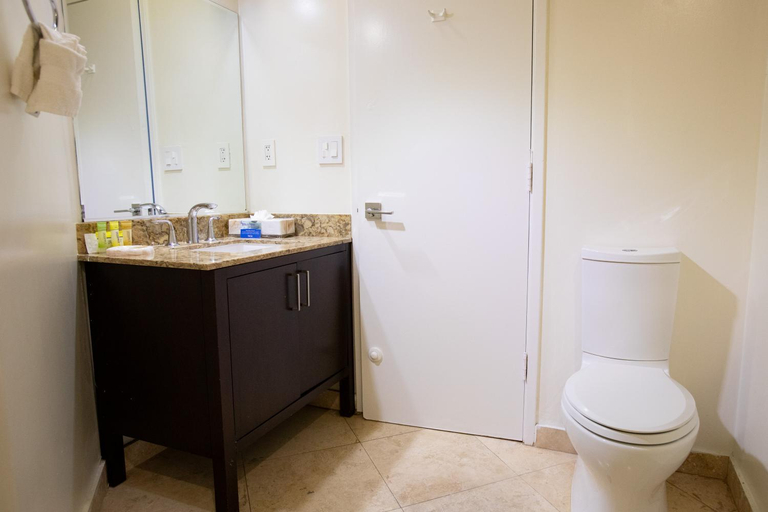 Bathroom 4, Munras Inn, Monterey