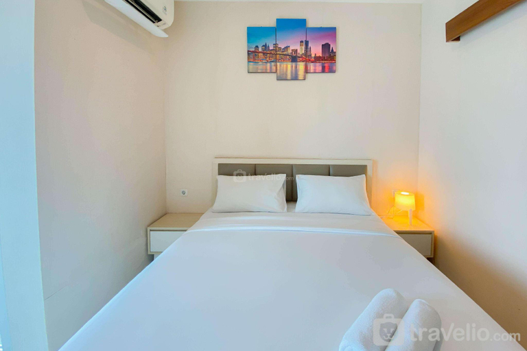 Bedroom 2, Cozy 1BR Grand Kamala Lagoon Apt By Travelio, Bekasi