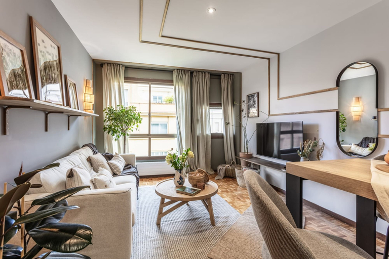 Room 5, Beires - 1 Bedroom and Shared Pool in Almagro, Madrid