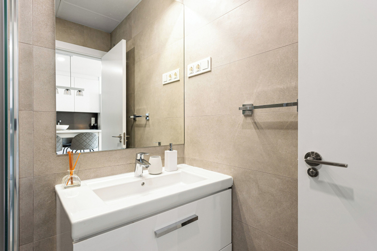 Bathroom 3, Stay U-nique Apartments Martiricos, Málaga